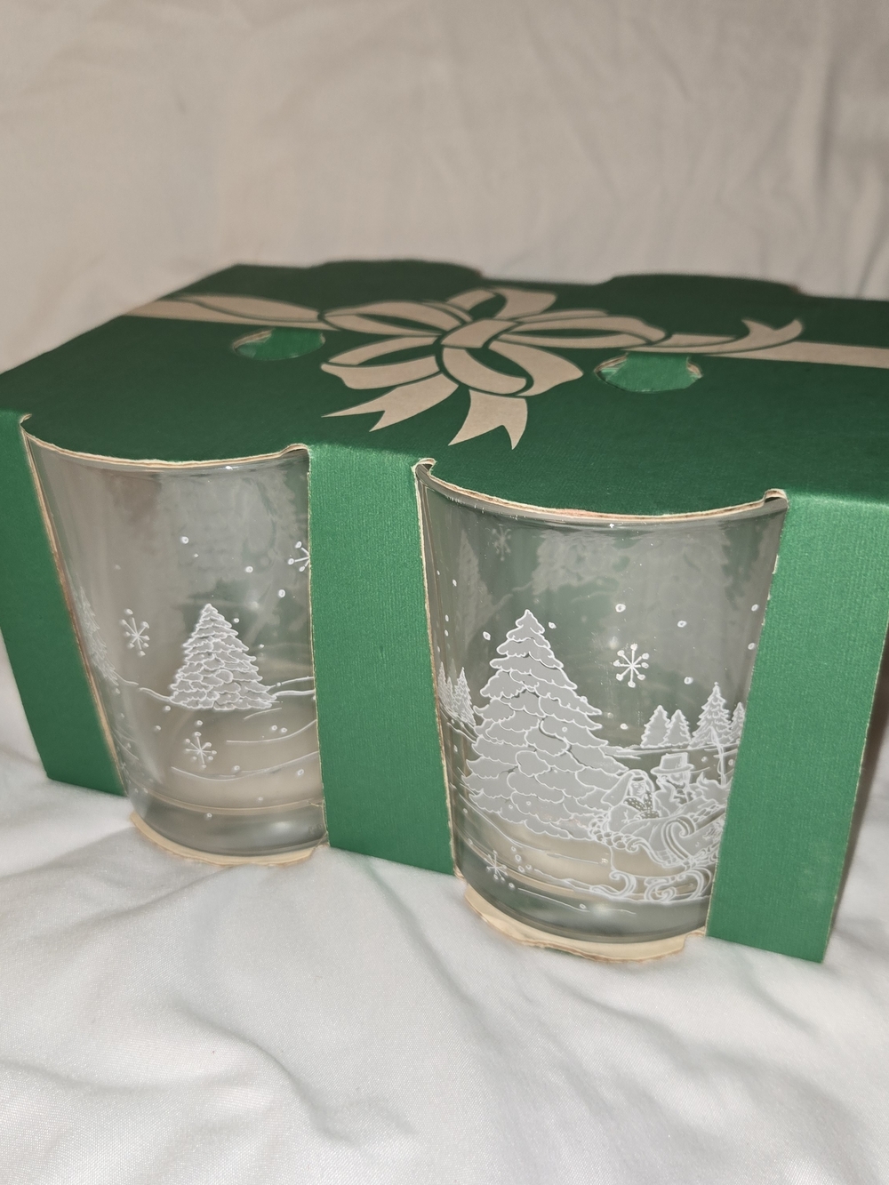 Avon Through the Woods Holiday Glasses Set of 4 in Green Cardboard 4" Tall
